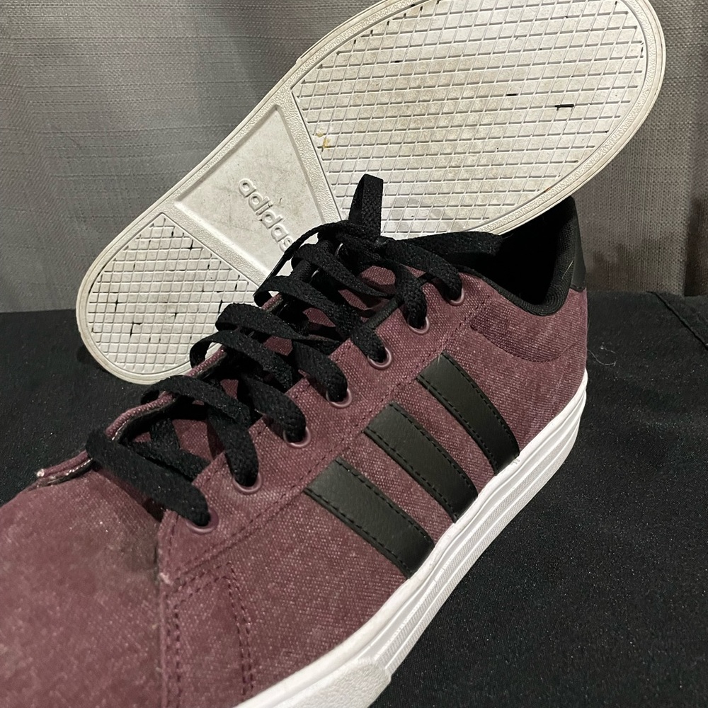 Men’s Adidas Canvas Low Sneaker. Size 13